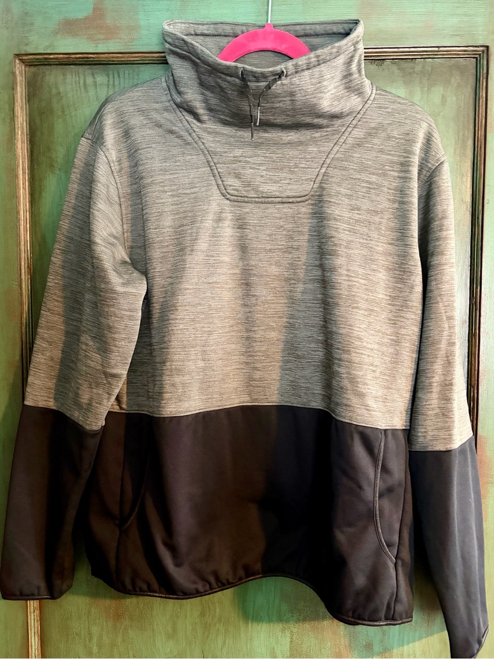 Columbia Women's Two-Tone Gray and Black Pullover